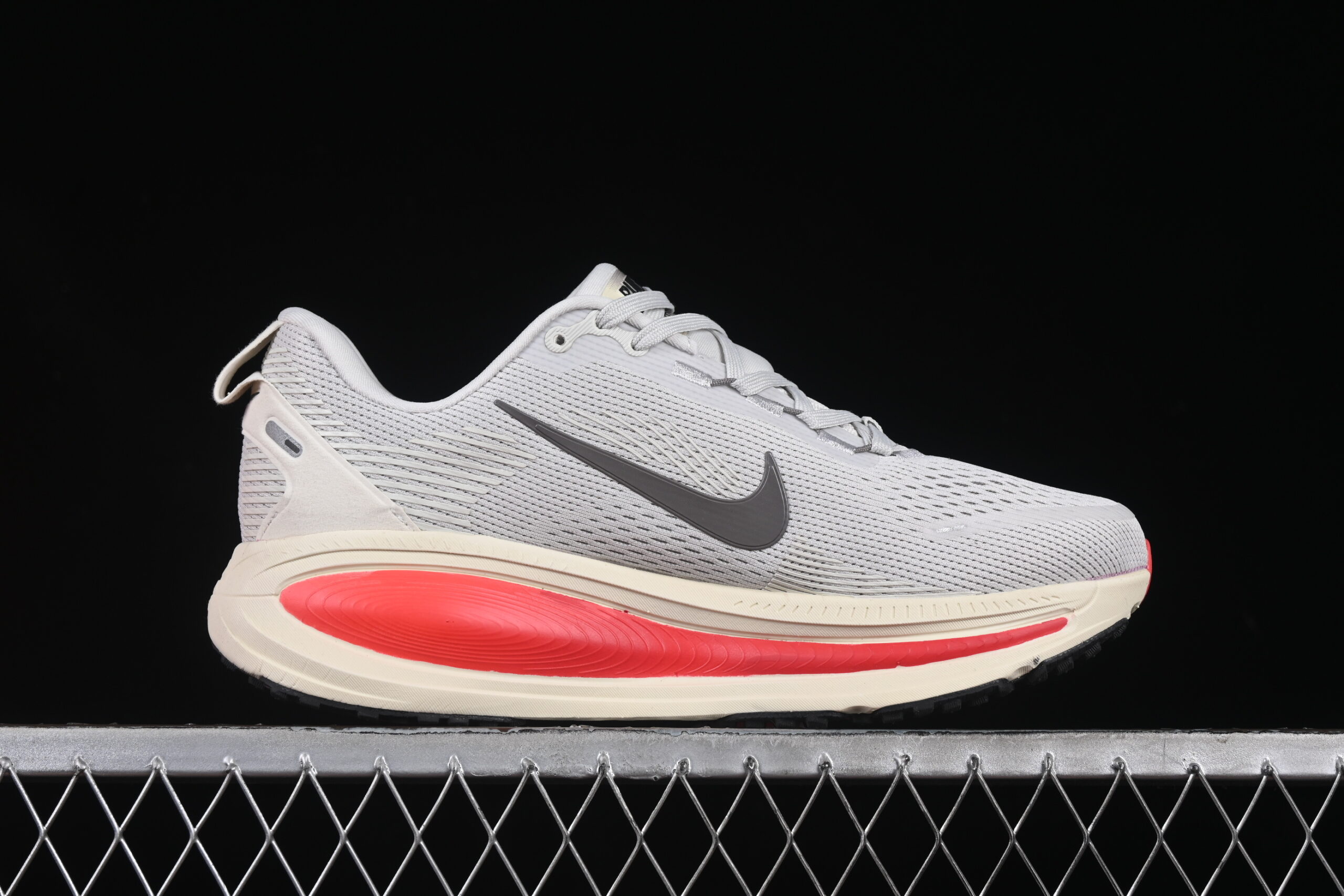 Nike Vomero 18 - Imagem 2