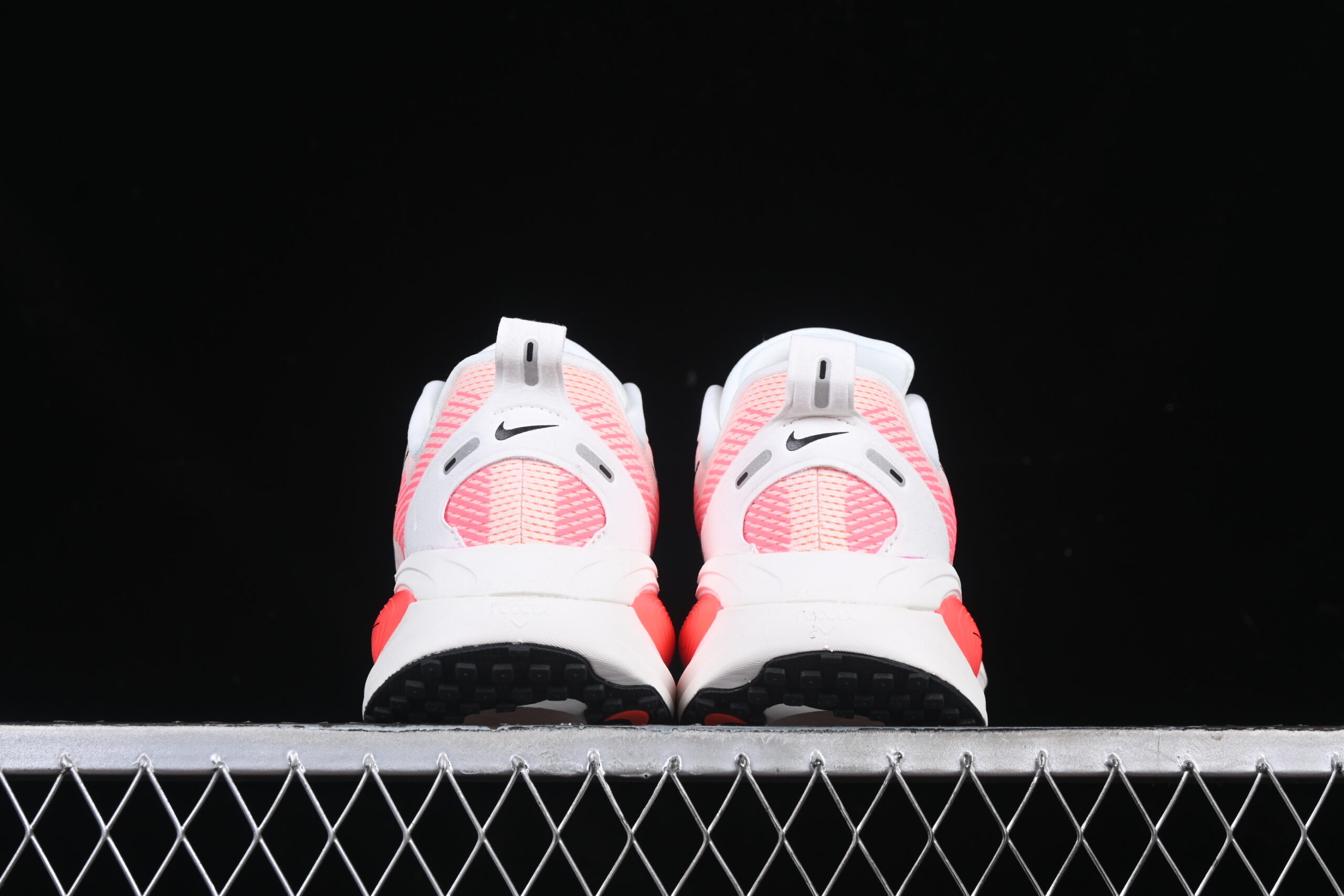 Nike Vomero 18 - Imagem 4