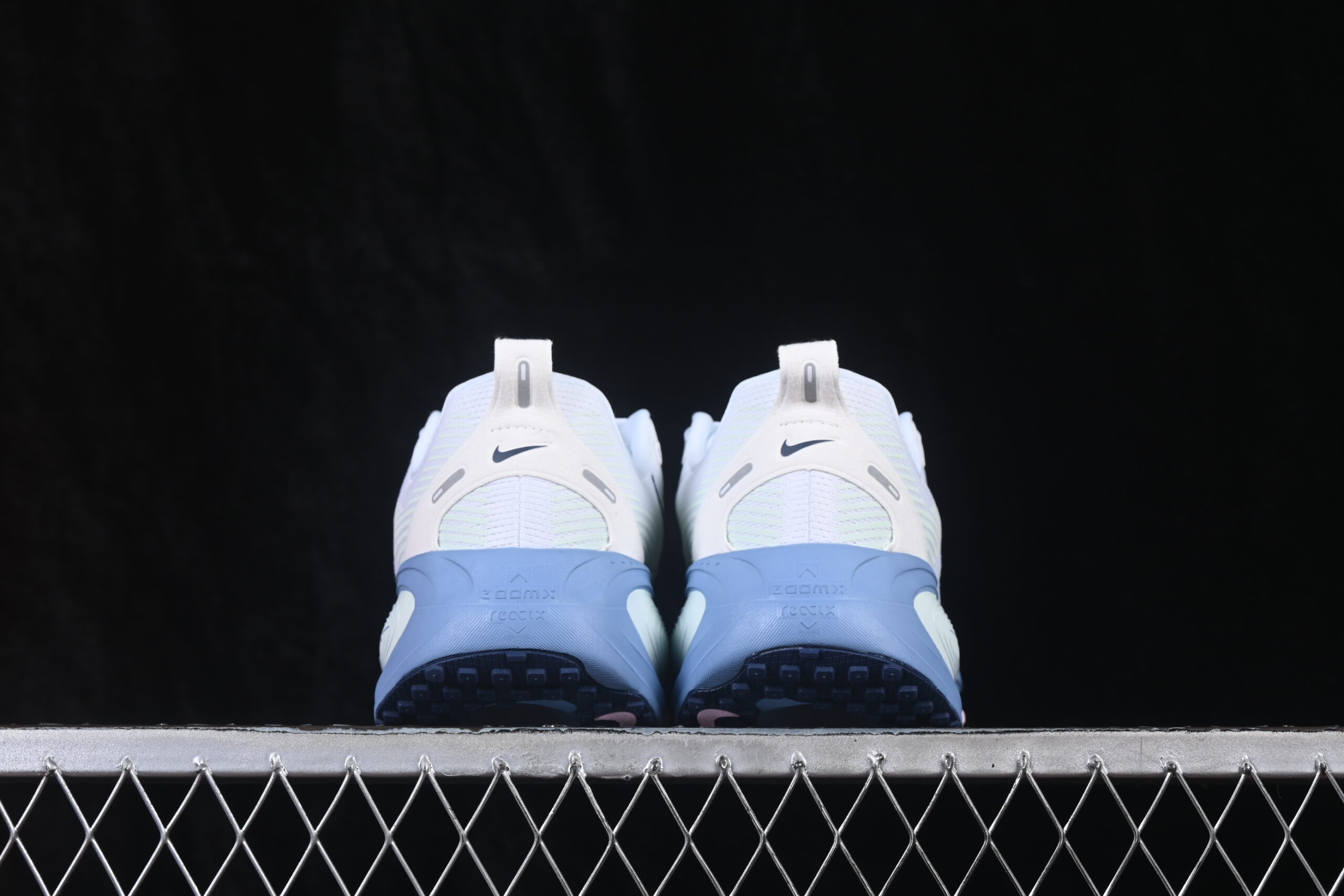 Nike Vomero 18 - Imagem 4