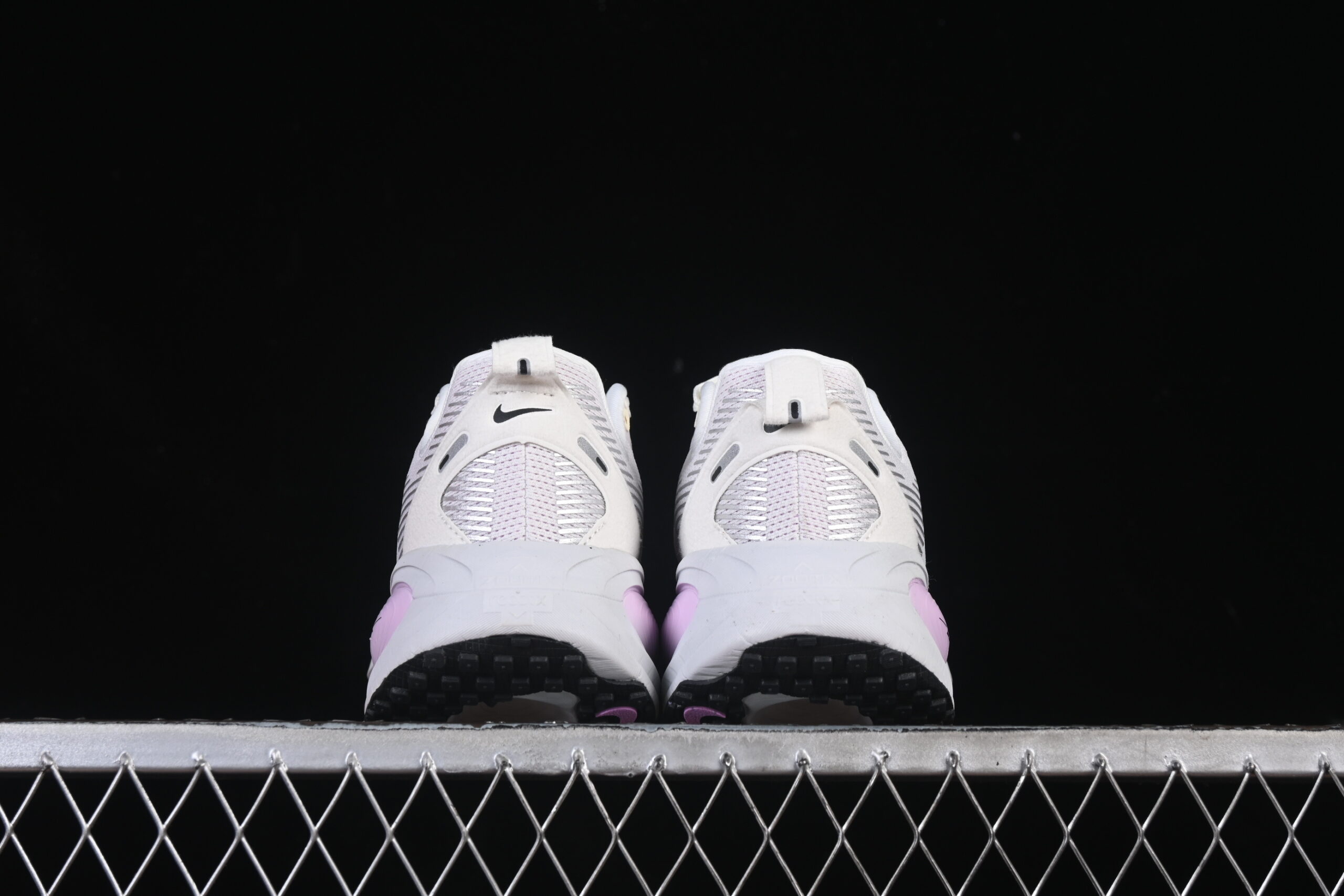 Nike Vomero 18 - Imagem 4