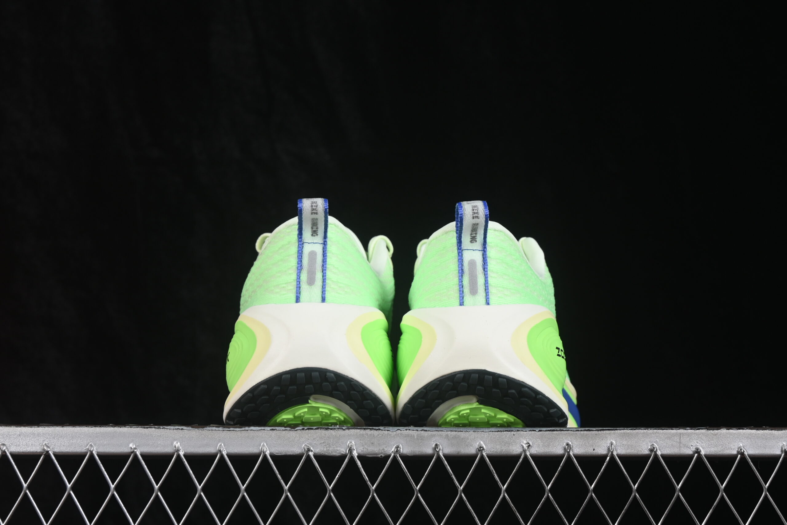 Nike Vomero Plus - Imagem 4