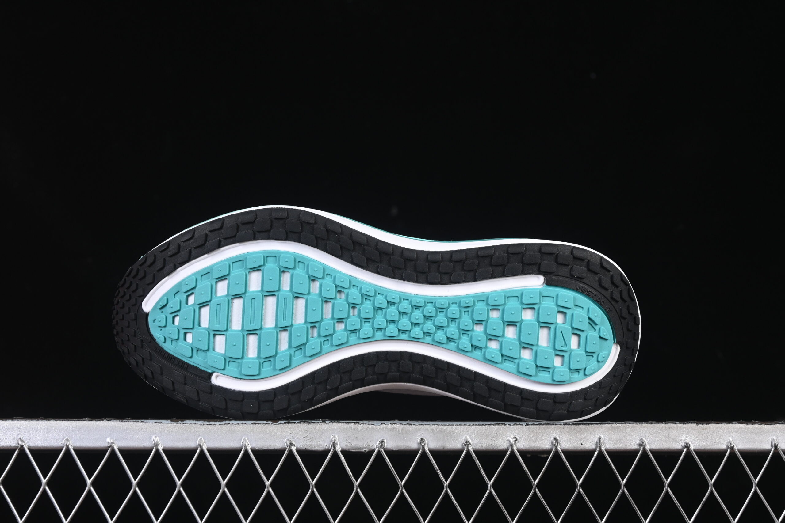 Nike Vomero Plus - Imagem 3