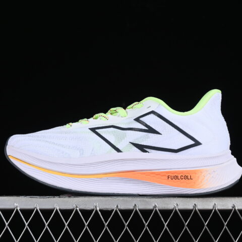 New Balance FuelCell SuperComp Trainer V2